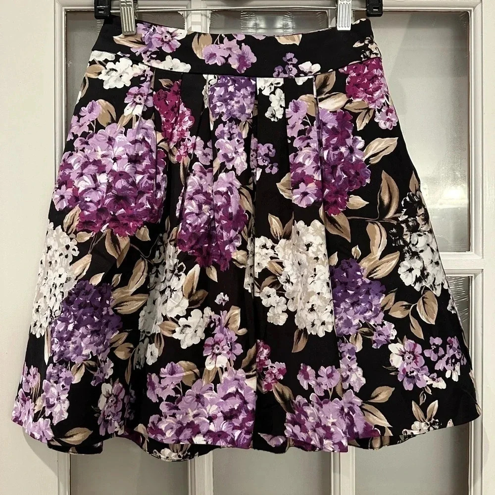 White House Black Market | Hydrangea Floral Purple & Black Full Skirt Size 0 - Picture 8 of 8